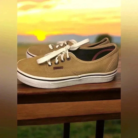 Men’s white and tan Vans size 5 - Picture 1 of 16